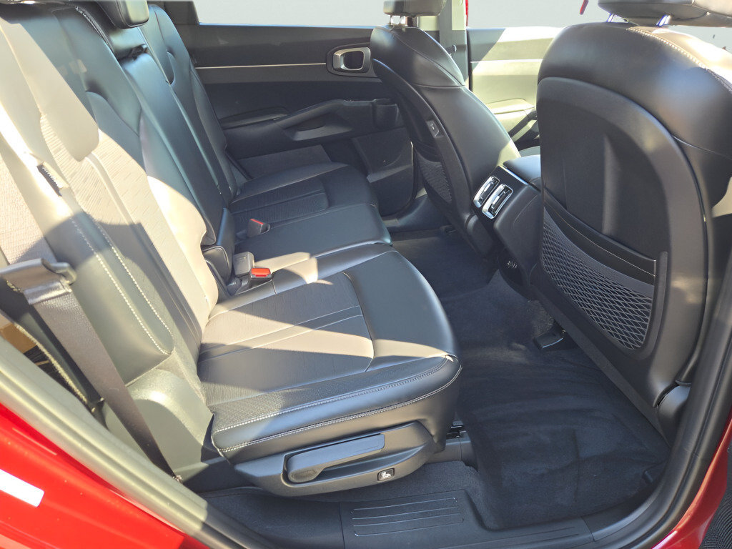 Used 2025 Kia Sorento S AWD/4WD image 11