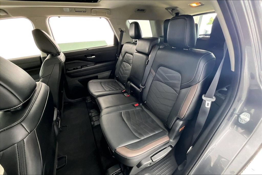 Used 2025 Nissan Pathfinder Platinum w/ Cargo Package FWD image 33