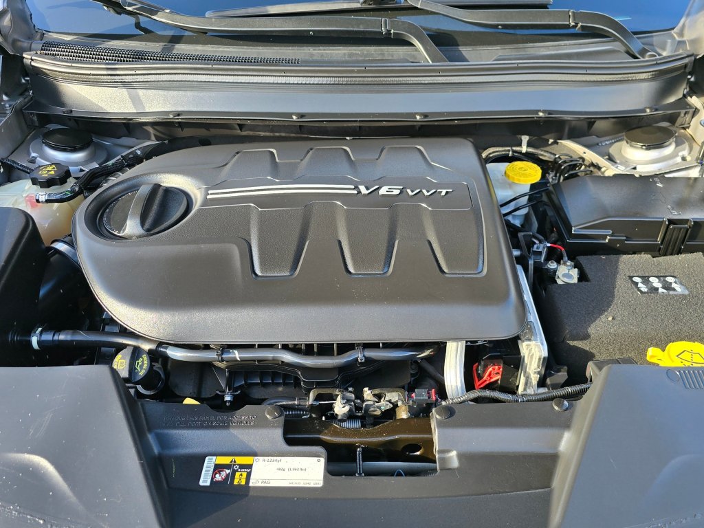 Used 2018 Jeep Cherokee Latitude Plus AWD/4WD image 20