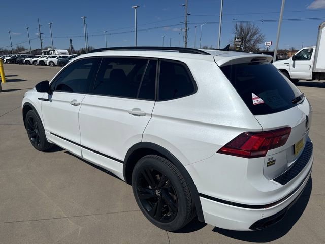 Used 2024 Volkswagen Tiguan SE R-Line AWD/4WD image 5