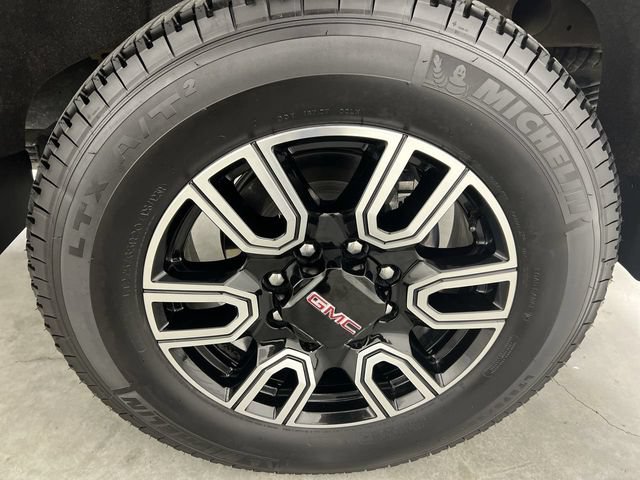 Used 2021 GMC Sierra 2500 AT4 w/ AT4 Premium Plus Package AWD/4WD image 34