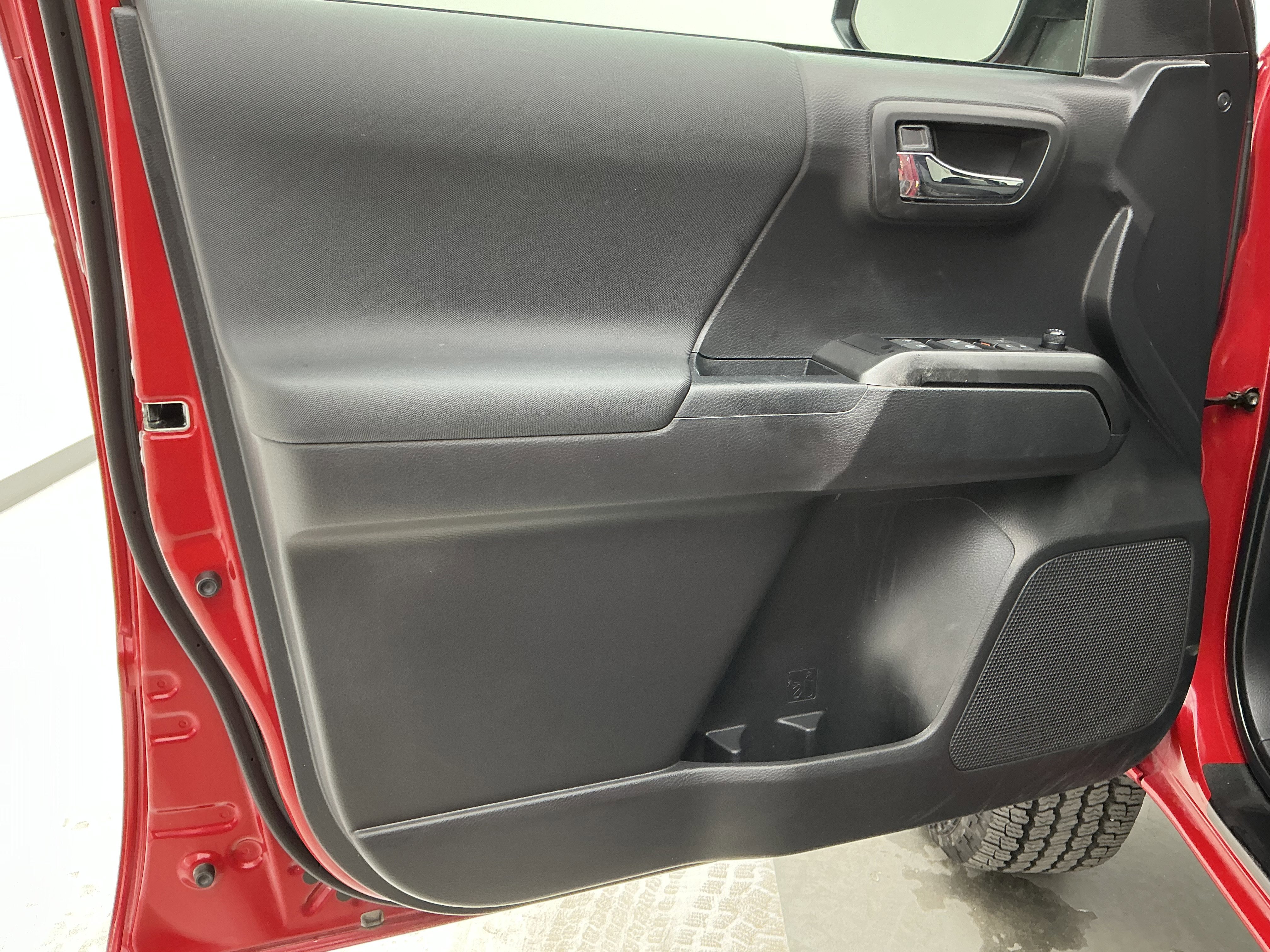 Used 2023 Toyota Tacoma SR image 14