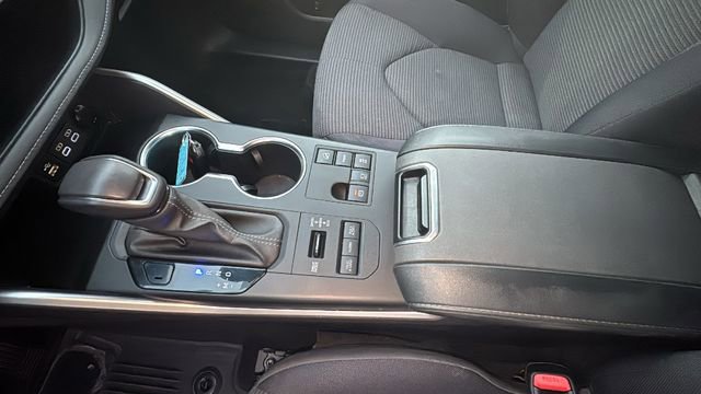 Used 2024 Toyota Highlander LE image 22