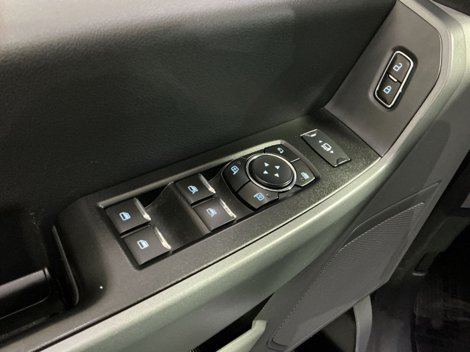 Used 2024 Ford F250 XLT w/ FX4 Off-Road Package AWD/4WD image 16
