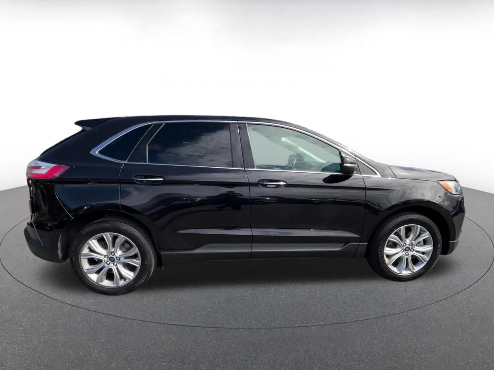 Used 2022 Ford Edge Titanium w/ Equipment Group 301A AWD/4WD image 16