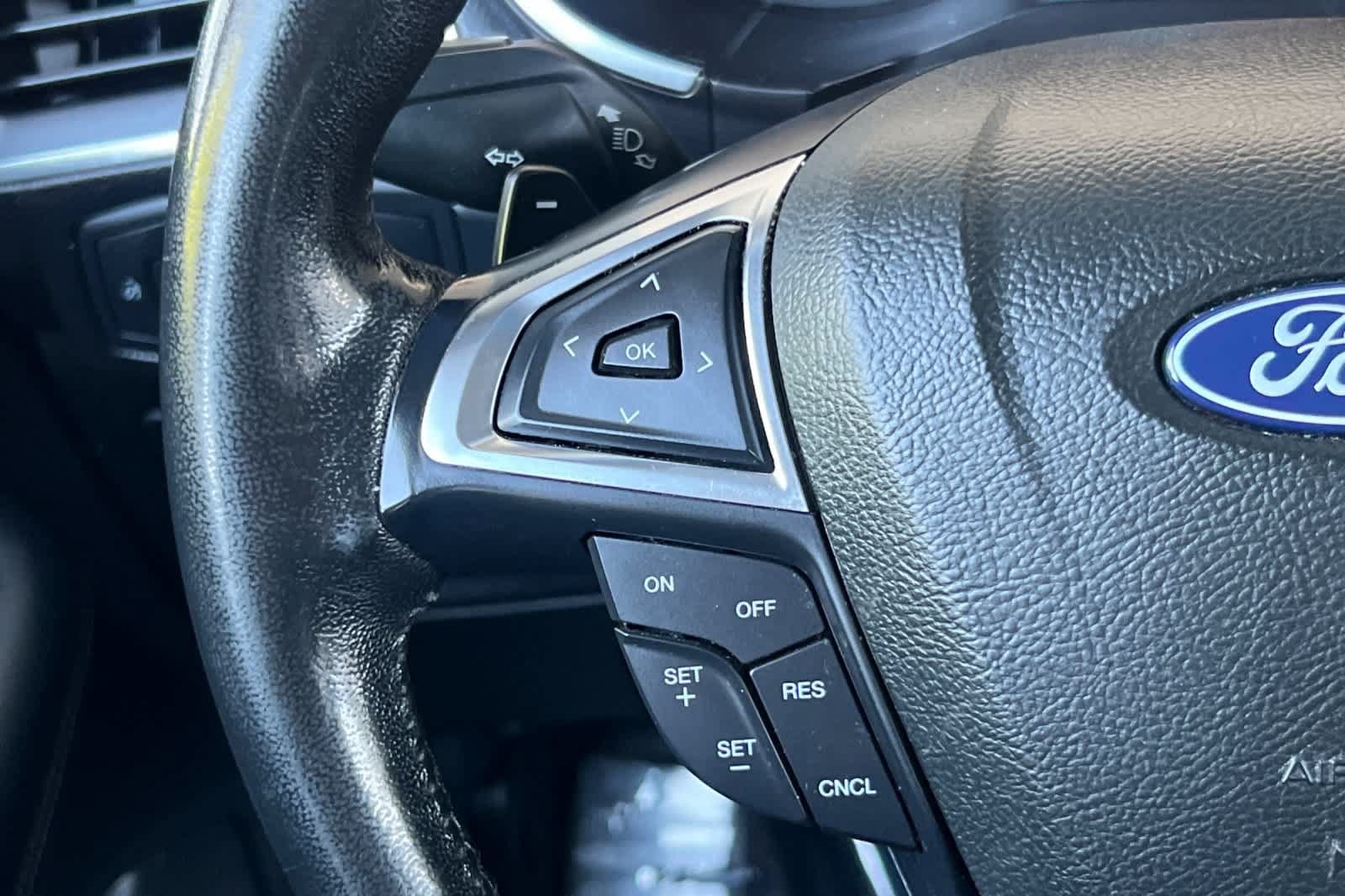 Used 2018 Ford Edge Titanium FWD image 26