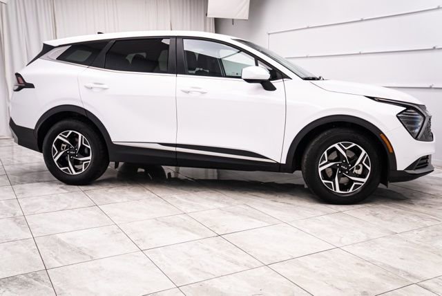 Used 2025 Kia Sportage LX image 2