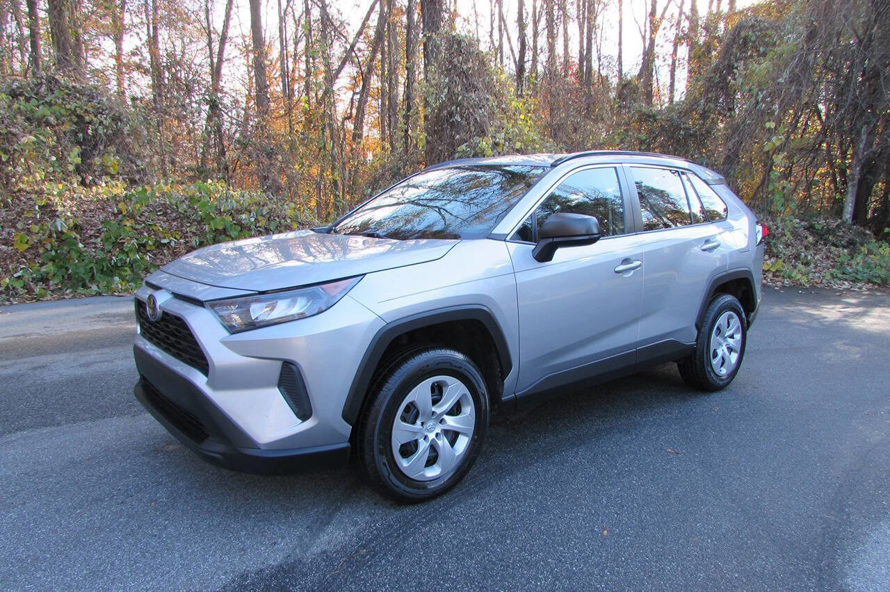 Used 2021 Toyota RAV4 LE image 2