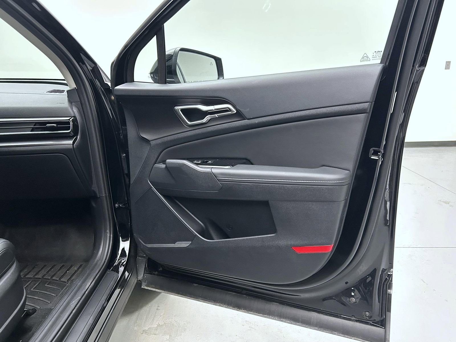 Used 2025 Kia Sportage EX image 16