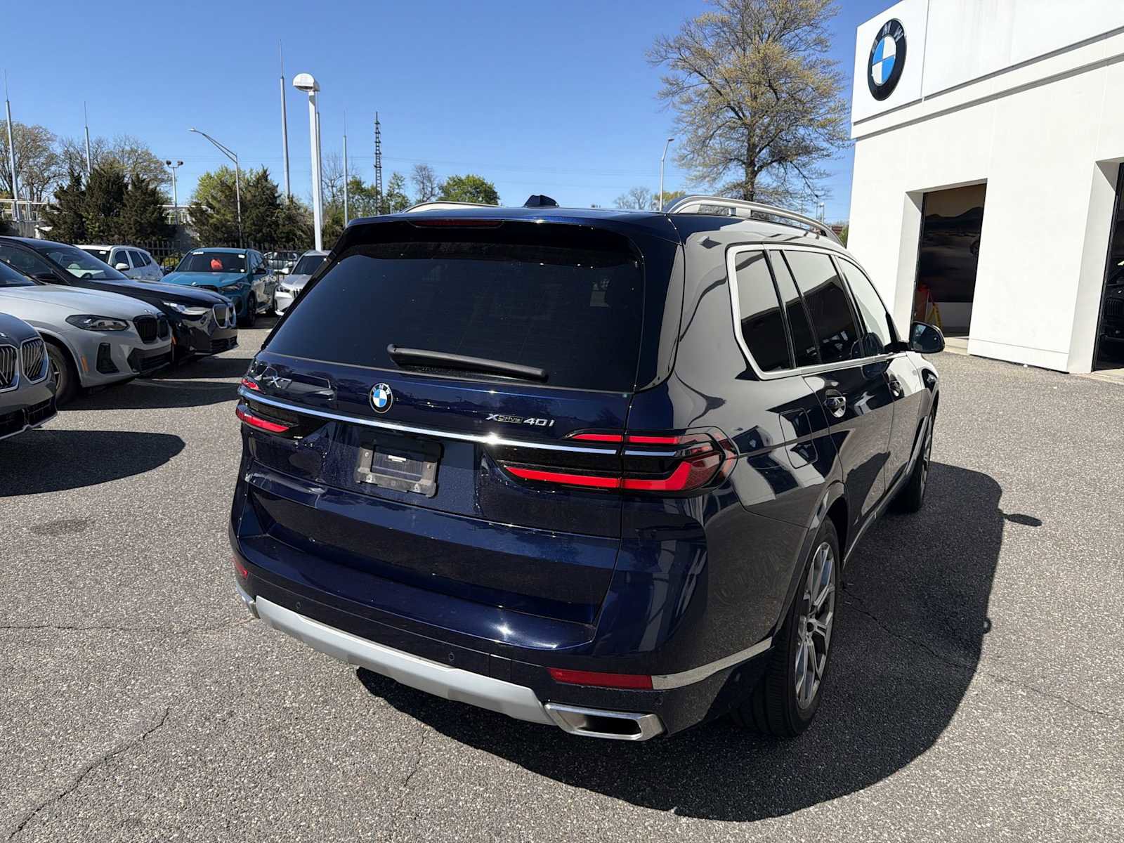 Certified 2024 BMW X7 xDrive40i w/ Premium Package AWD/4WD image 3