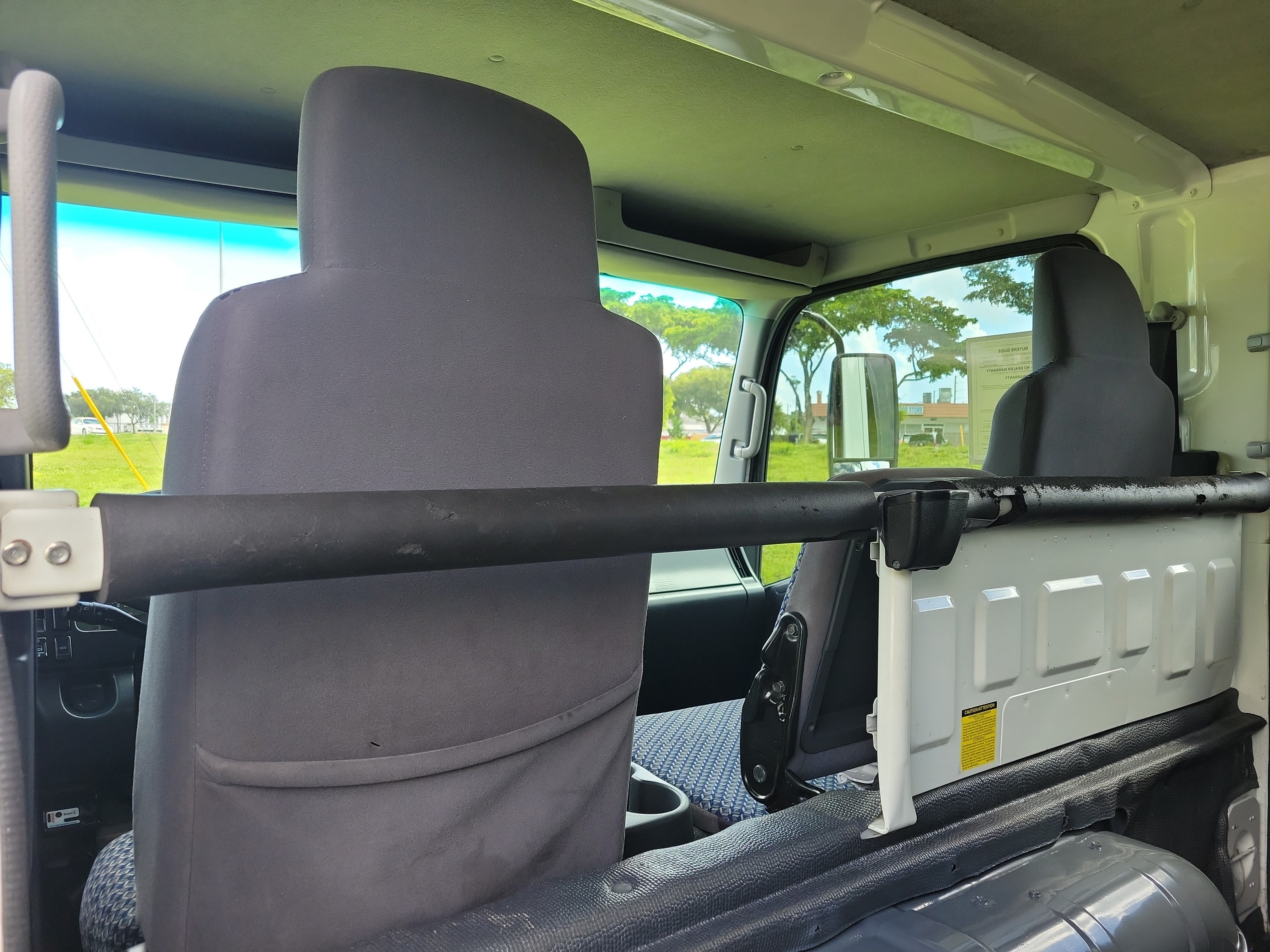 Used 2024 Isuzu NPR RWD image 21