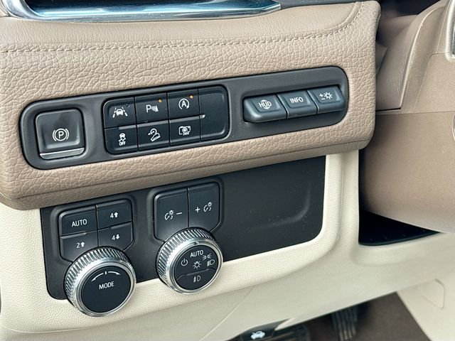 Used 2023 GMC Yukon XL Denali AWD/4WD image 10