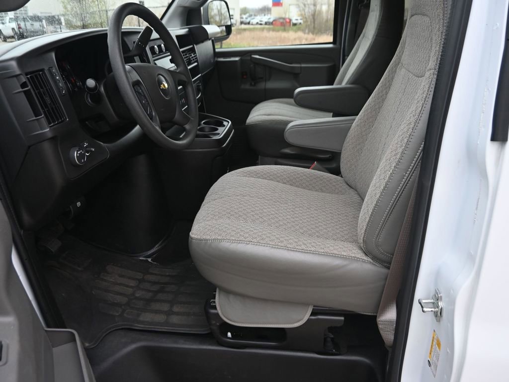 Used 2025 Chevrolet Express 3500 LT w/ LT Preferred Equipment Group image 16