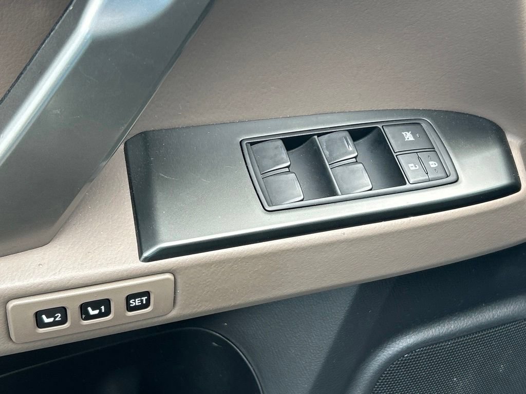 Used 2023 Lexus GX 460 Luxury w/ Sport Design Package AWD/4WD image 19