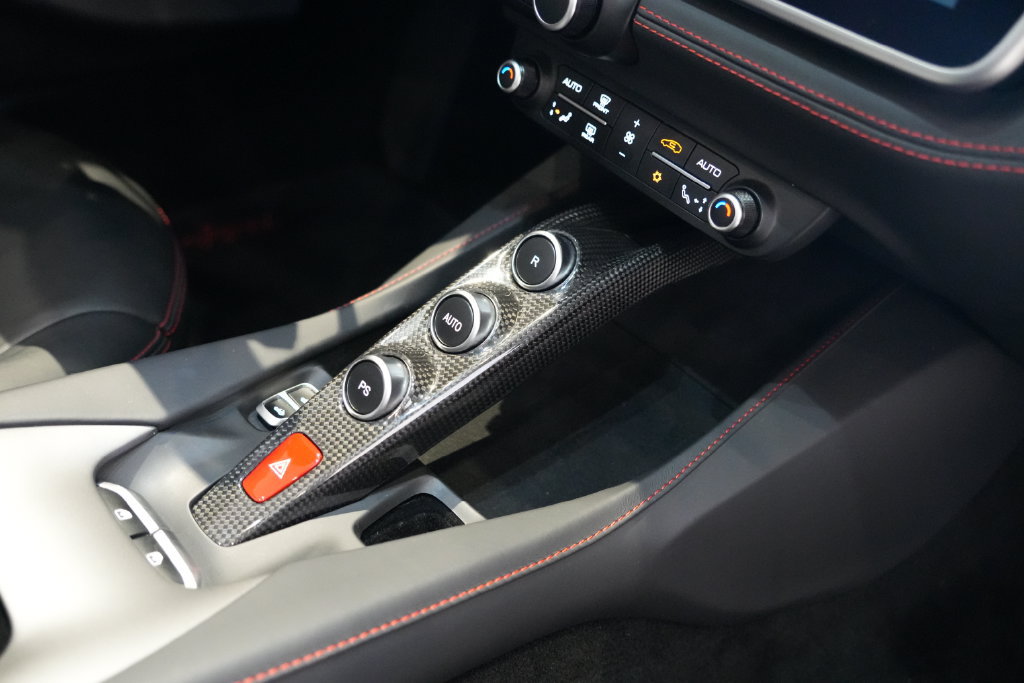 Used 2019 Ferrari Portofino RWD image 30
