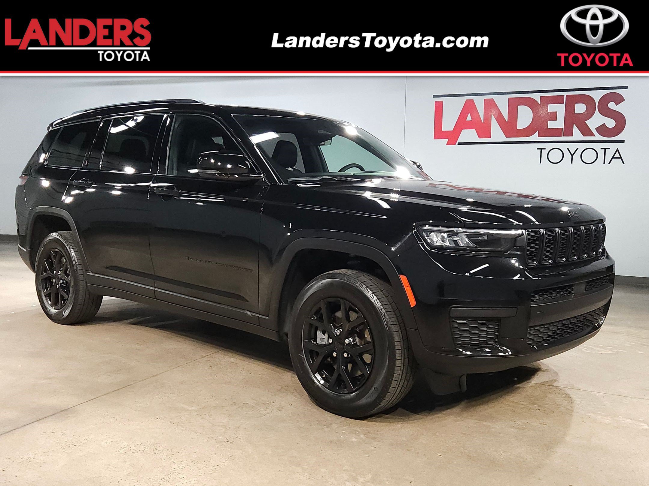 Used 2025 Jeep Grand Cherokee L Laredo RWD image 1