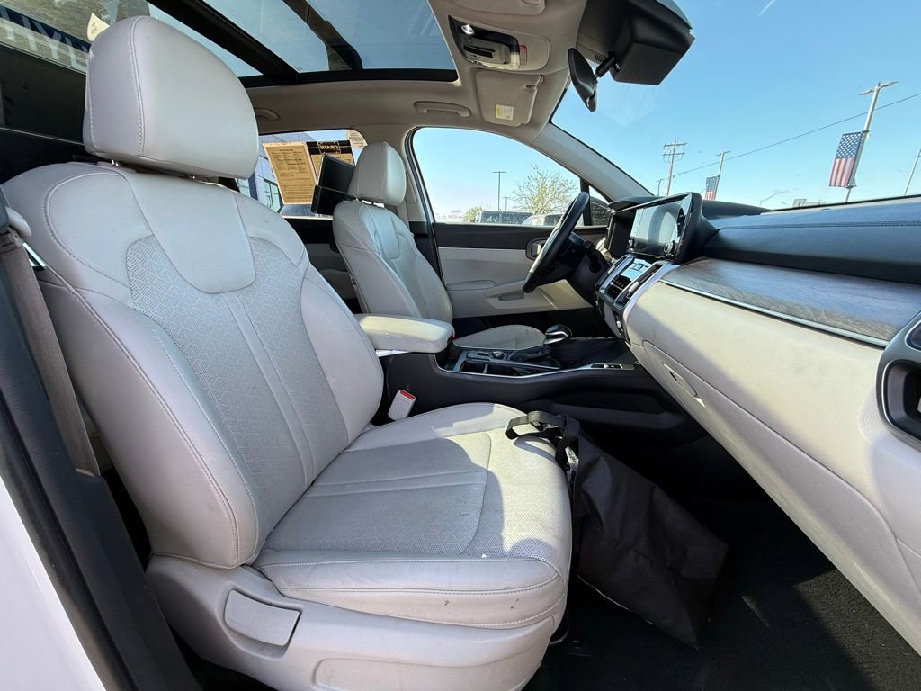 Used 2022 Kia Sorento EX w/ Panoramic Sunroof Package image 29