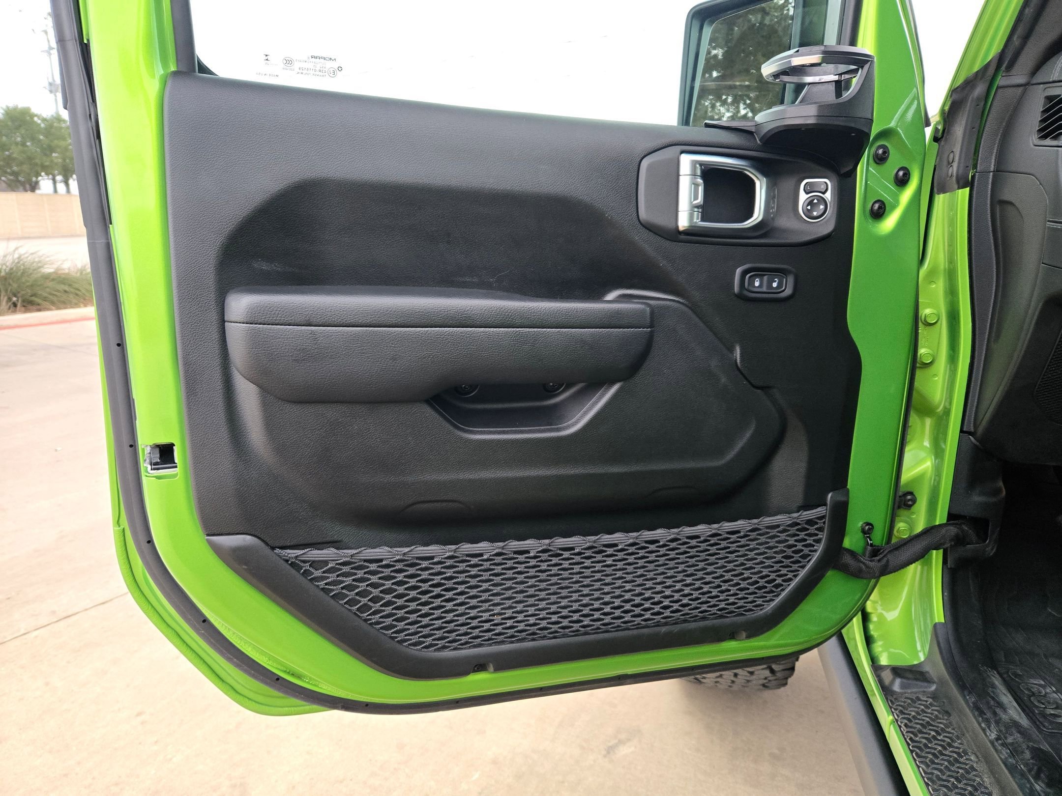 Used 2025 Jeep Wrangler Unlimited Rubicon w/ XTREMEE 35" Tire Package image 11