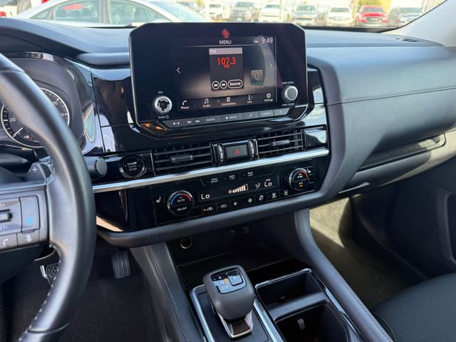 Used 2025 Nissan Pathfinder SV image 19