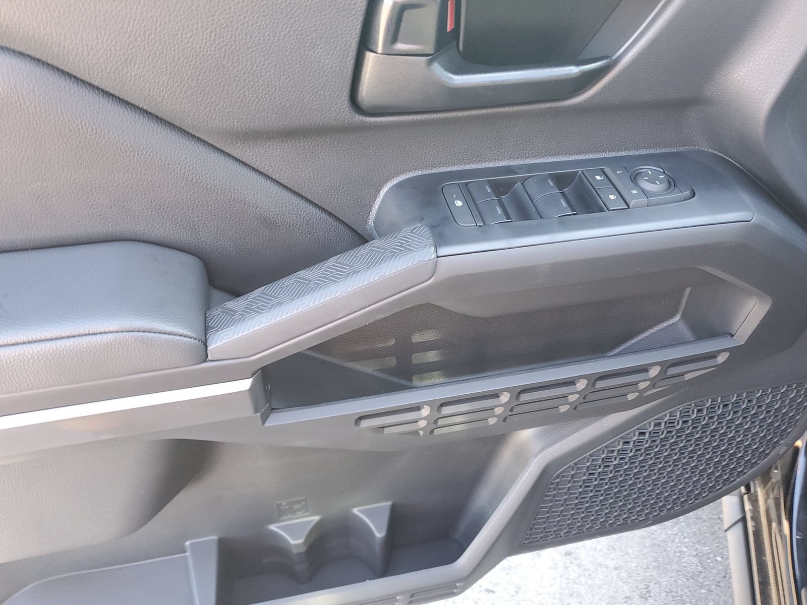 Certified 2025 Toyota Tacoma SR5 AWD/4WD image 19