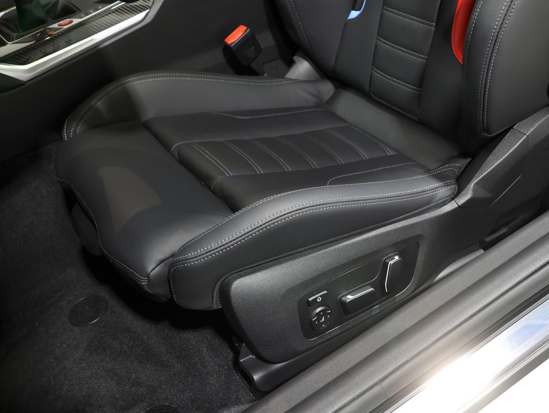 Used 2026 BMW M2 w/ Lighting Package RWD image 65