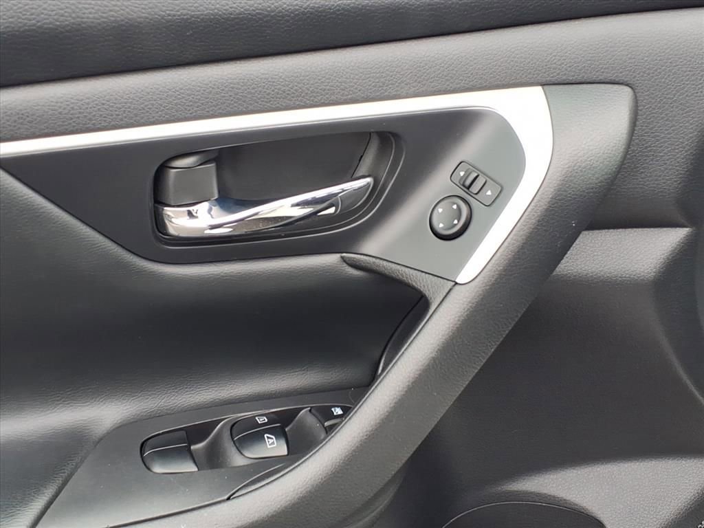 Used 2017 Nissan Altima 2.5 SV w/ Convenience Package image 4