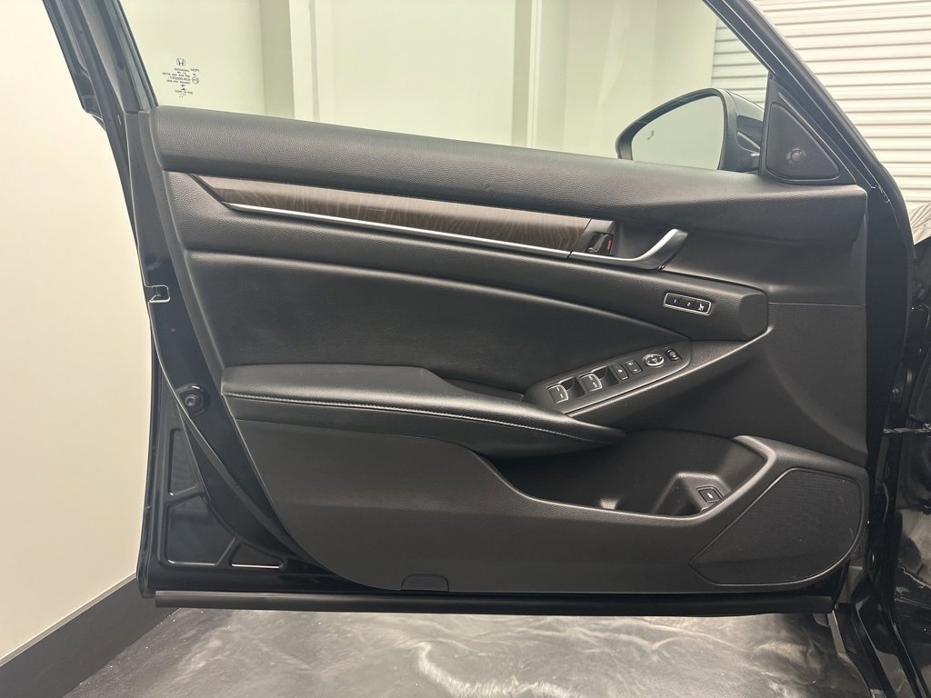 Used 2018 Honda Accord EX-L image 16