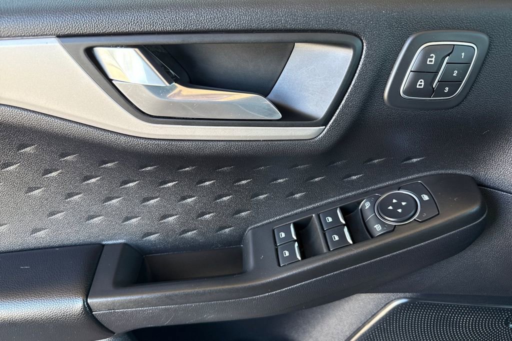 Used 2020 Ford Escape SEL image 8