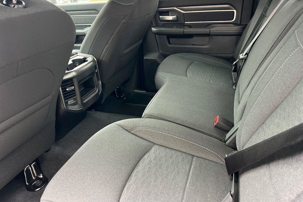 New 2026 RAM 2500 Big Horn AWD/4WD image 12
