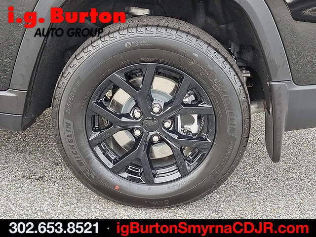 Used 2025 Jeep Grand Cherokee L Altitude image 5