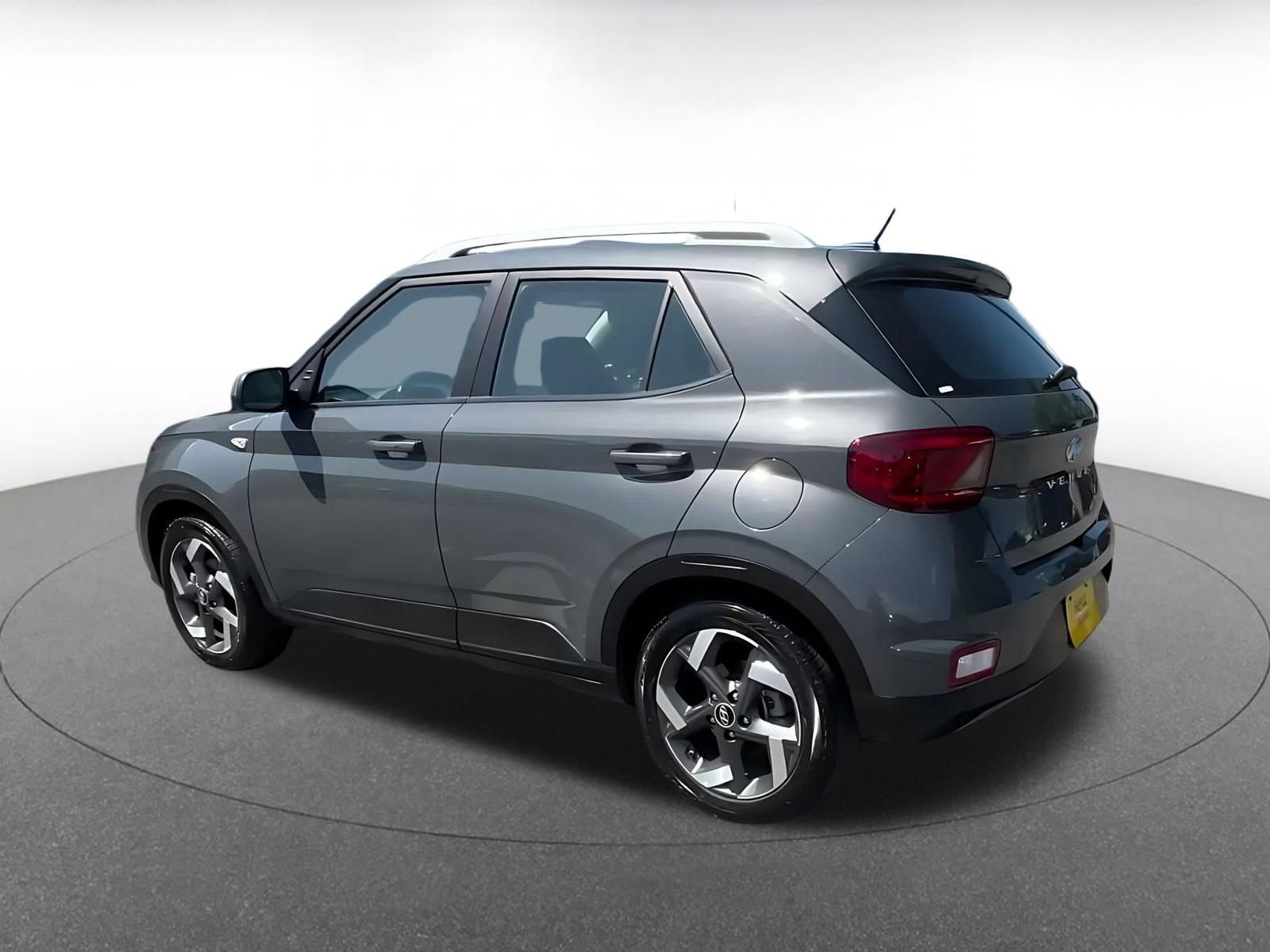 Used 2026 Hyundai Venue SEL FWD image 9