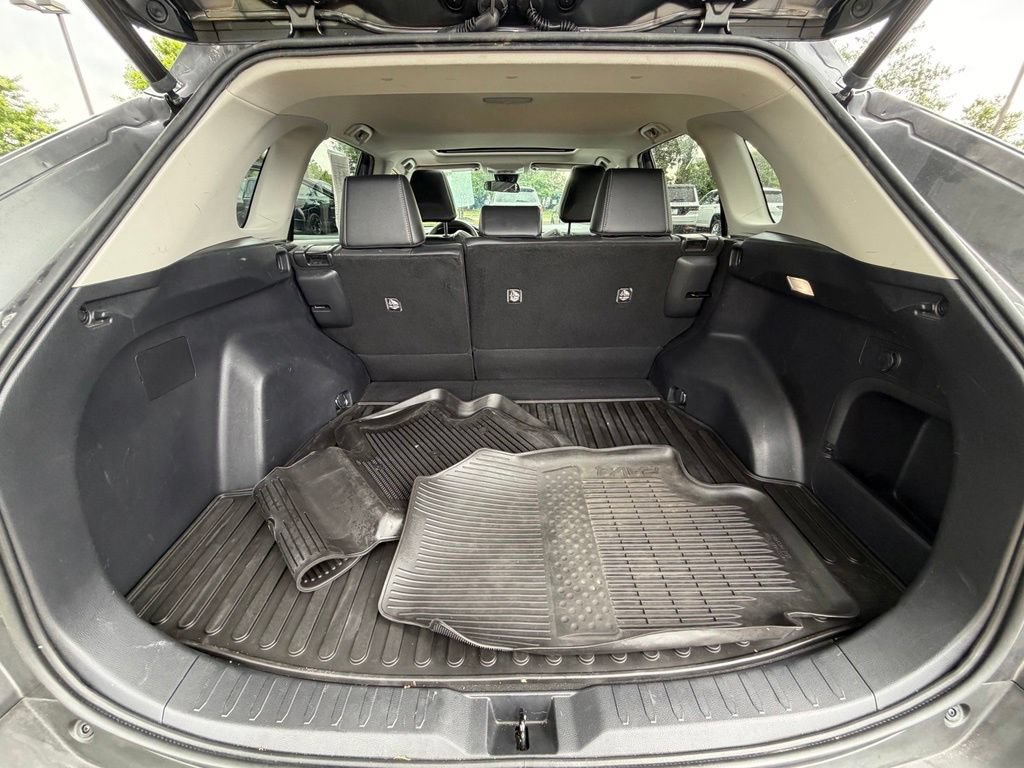 Used 2022 Toyota RAV4 XLE Premium AWD/4WD image 33