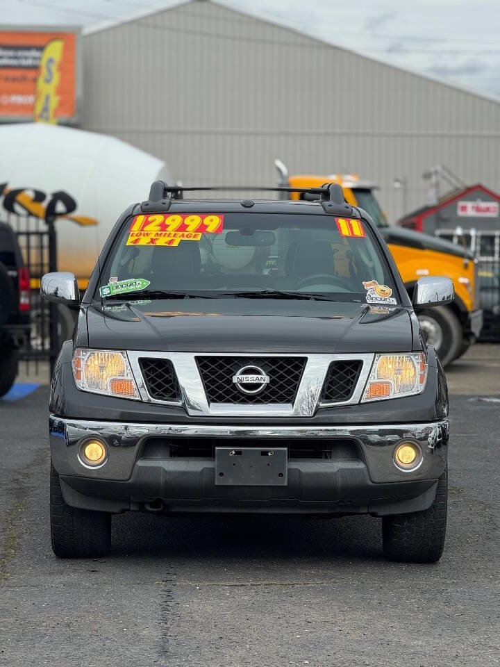 Used 2011 Nissan Frontier SL w/ Moonroof Pkg image 2
