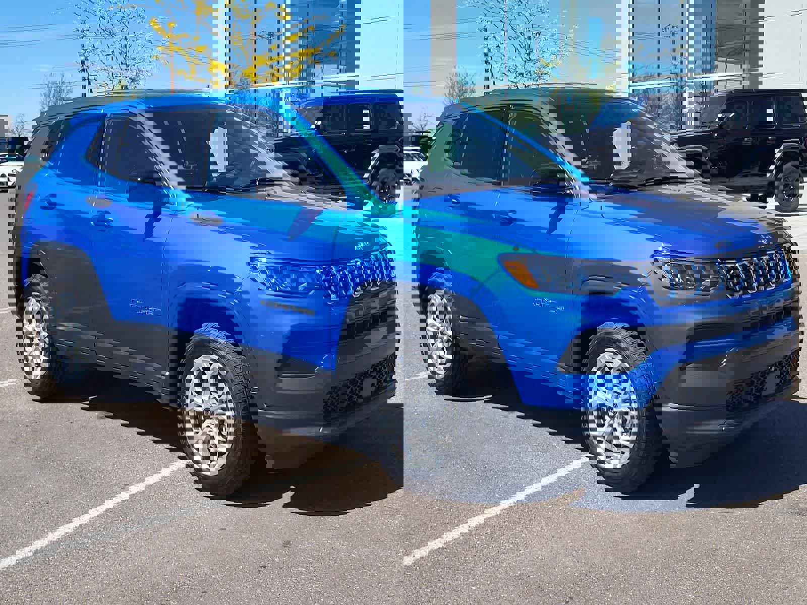 Used 2025 Jeep Compass Sport AWD/4WD image 3