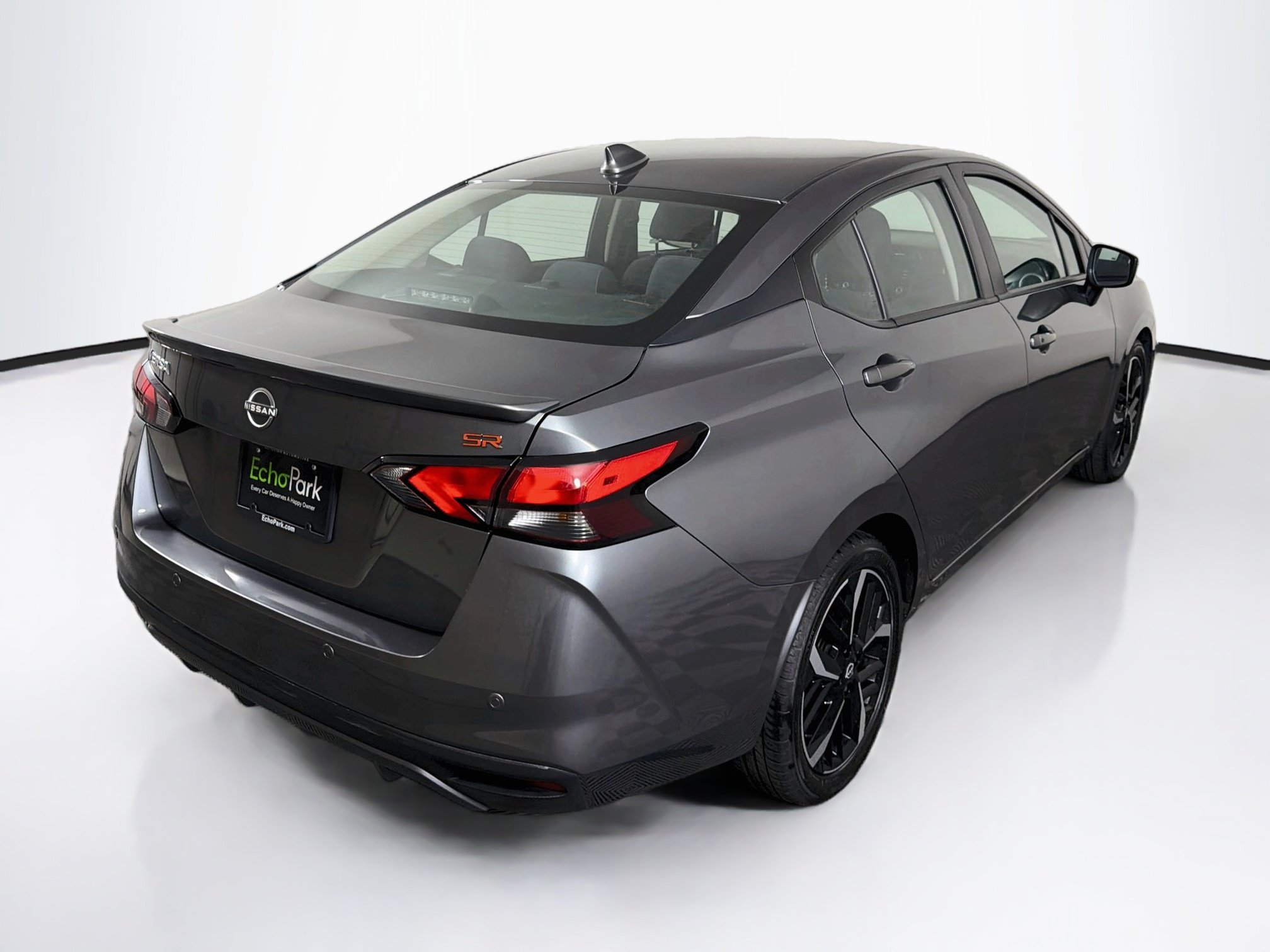 Used 2024 Nissan Versa SR FWD image 9