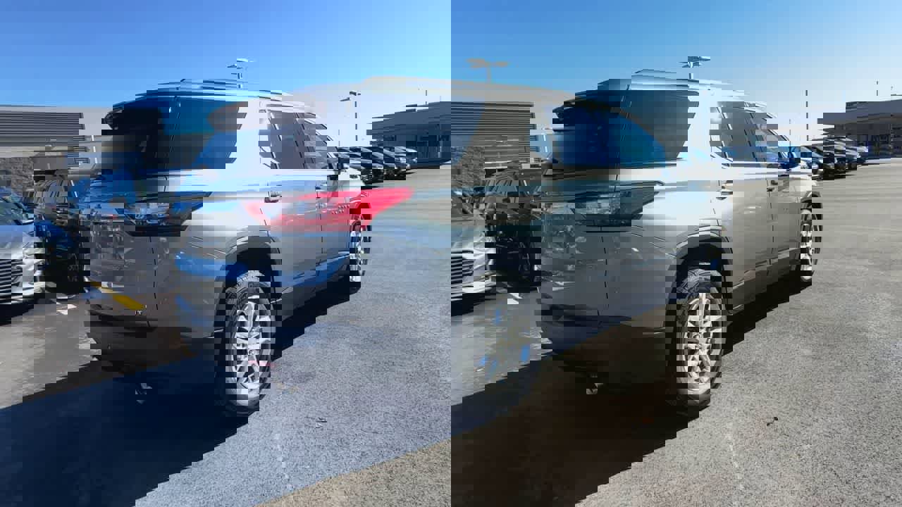 Used 2019 Chevrolet Traverse LT image 8