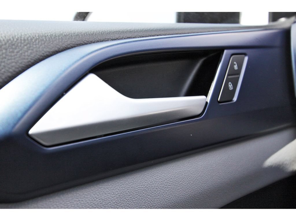 Used 2023 Volkswagen Taos SE w/ Panoramic Sunroof Package FWD image 21