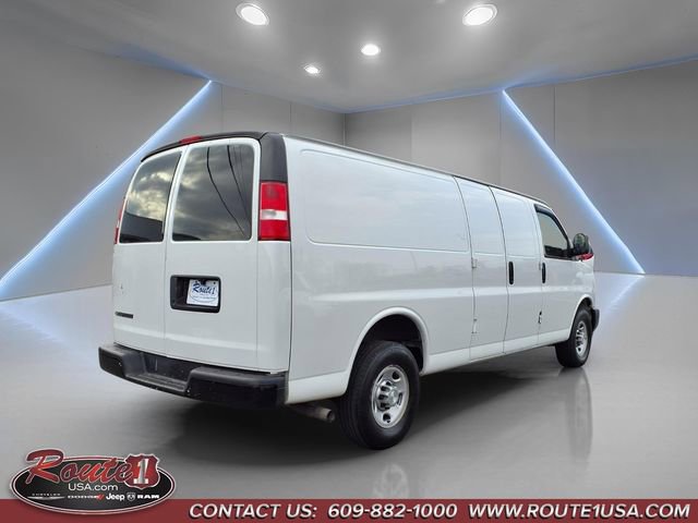 Used 2017 Chevrolet Express 2500 Extended image 3