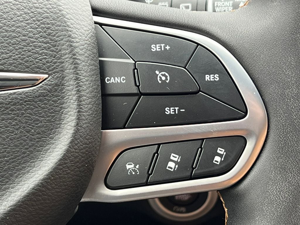 Used 2022 Chrysler Pacifica Pinnacle AWD/4WD image 30
