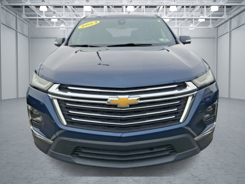 Used 2023 Chevrolet Traverse LT image 2