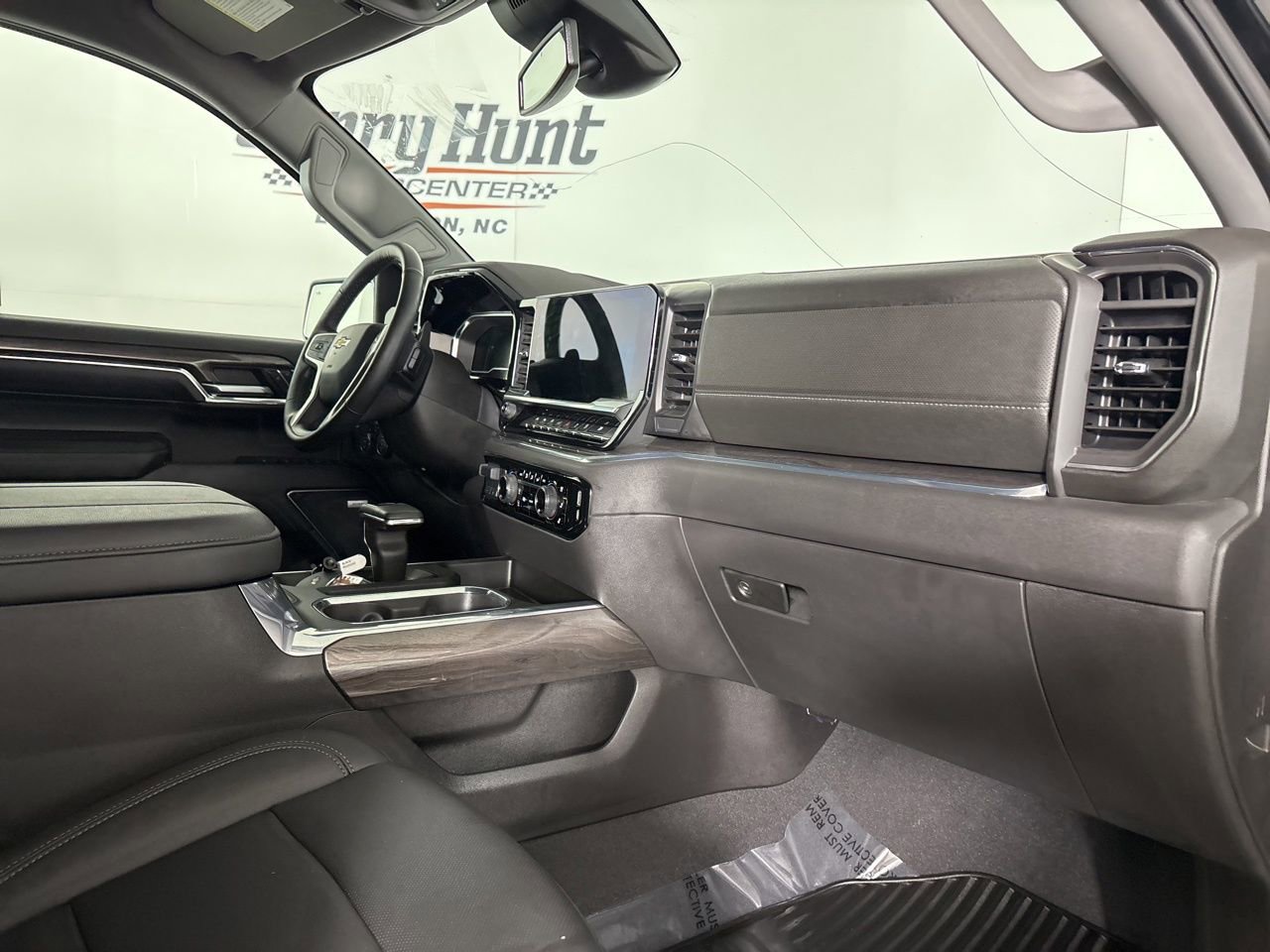 Used 2024 Chevrolet Silverado 1500 LTZ w/ Z71 Off-Road Package image 29