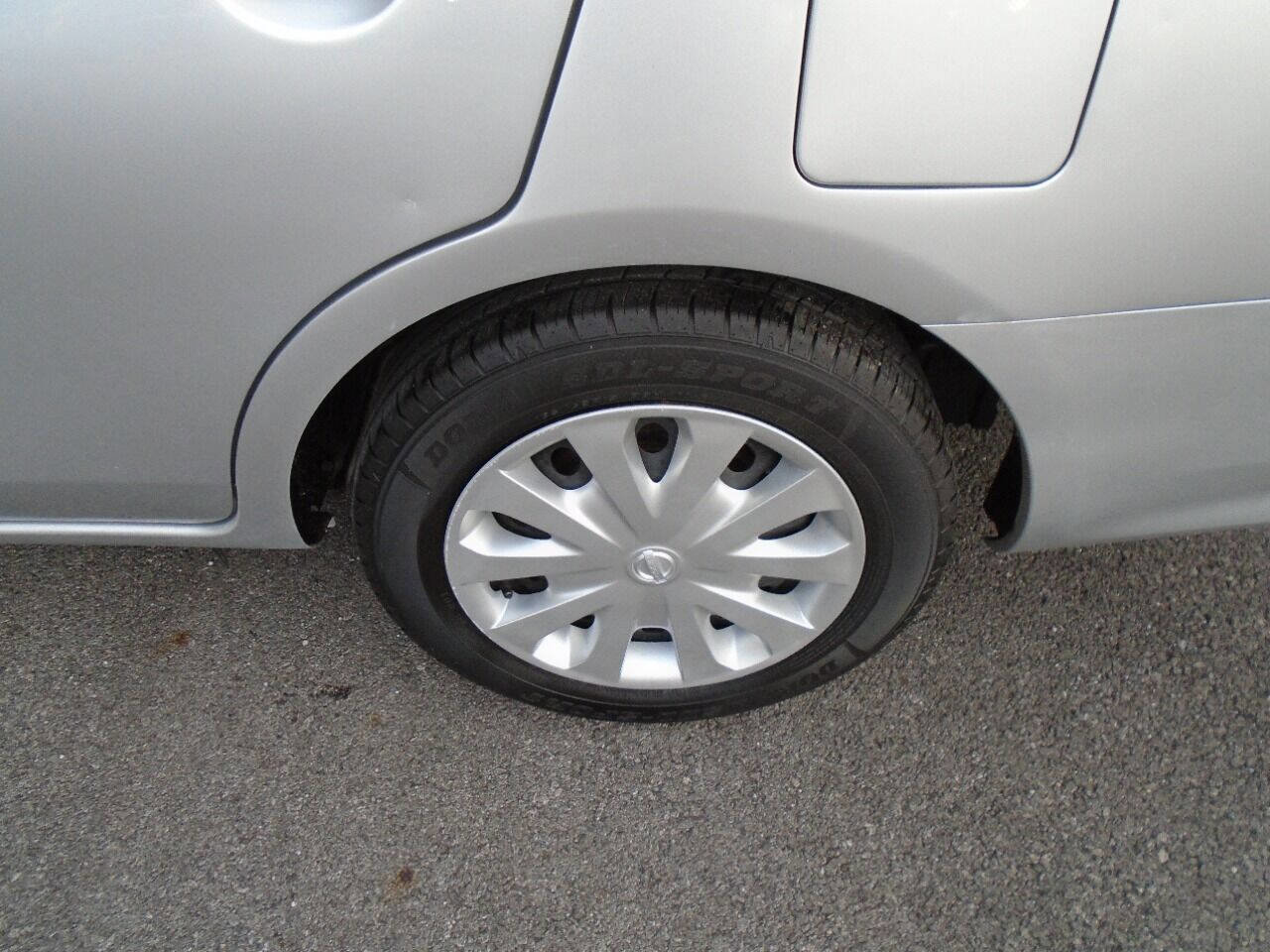 Used 2019 Nissan Versa SV image 6