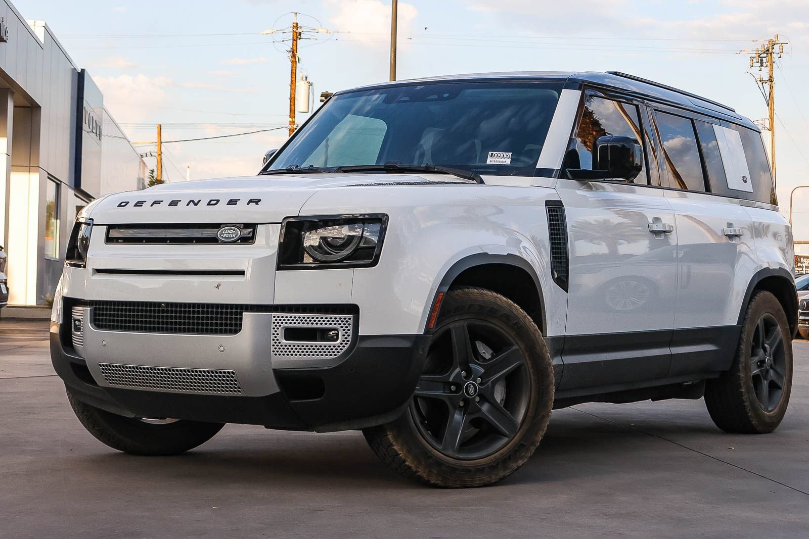 Certified 2025 Land Rover Defender 110 X-Dynamic SE AWD/4WD image 1