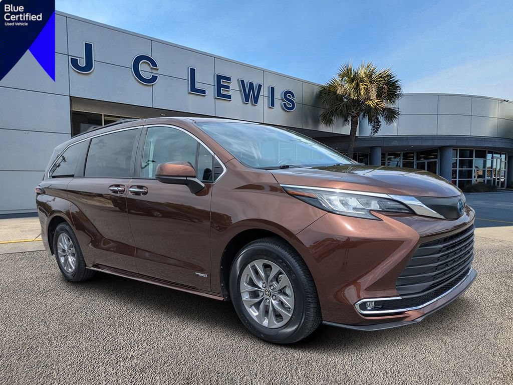 Used 2021 Toyota Sienna XLE