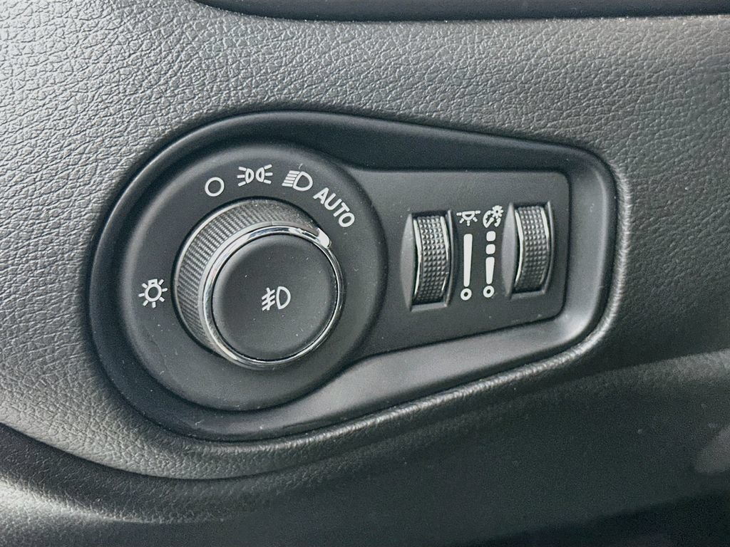 Certified 2022 Jeep Renegade Altitude w/ Convenience Group AWD/4WD image 18