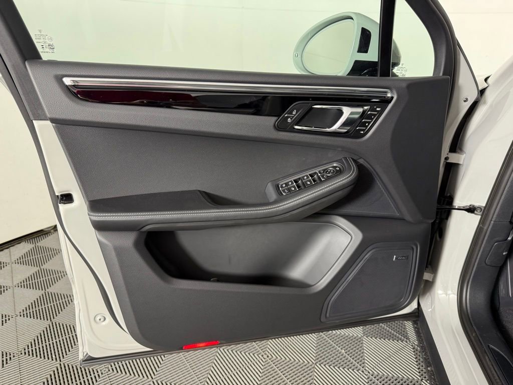 New 2025 Porsche Macan image 24