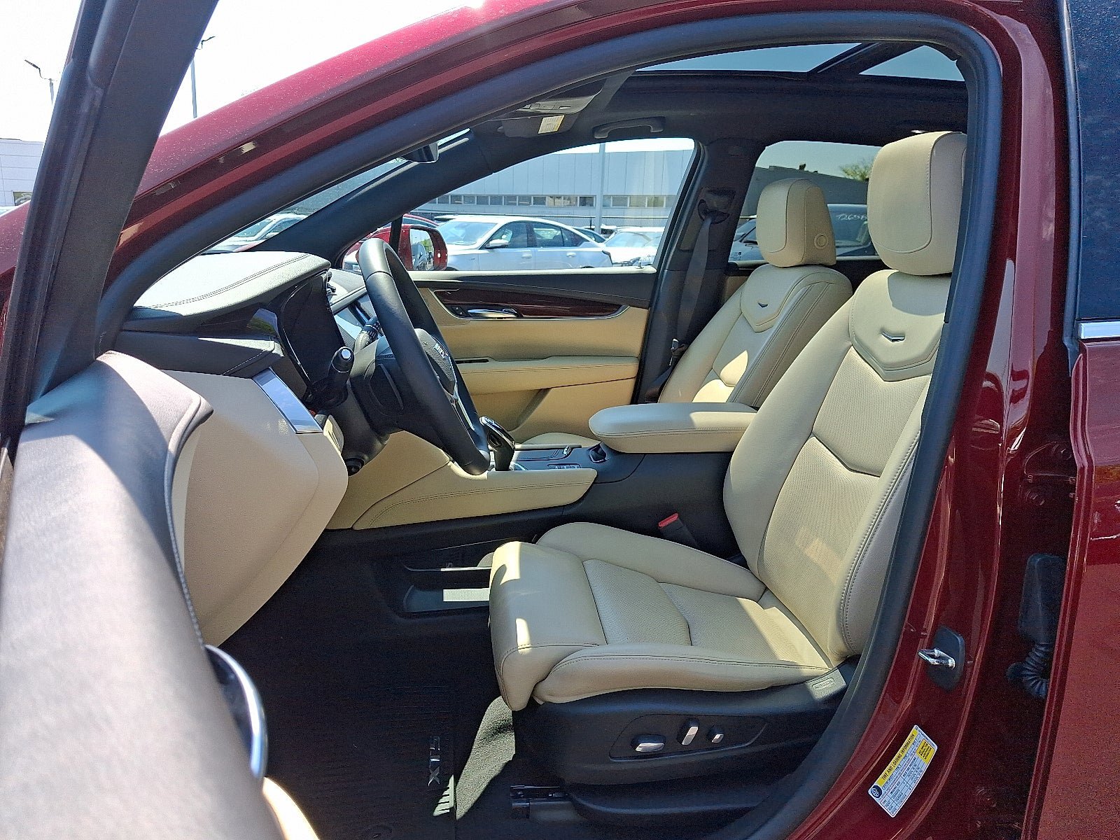 Used 2017 Cadillac XT5 Luxury w/ Driver Awareness Package AWD/4WD image 14