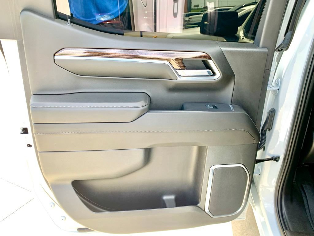 Used 2024 GMC Sierra 1500 Elevation w/ X31 Off-Road Package AWD/4WD image 17