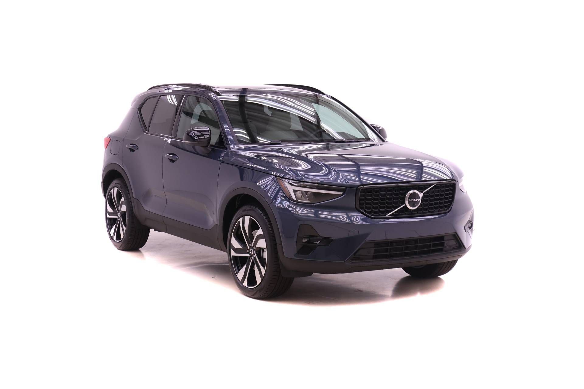 New 2026 Volvo XC40 B5 Plus w/ Protection Package Premier AWD/4WD image 2