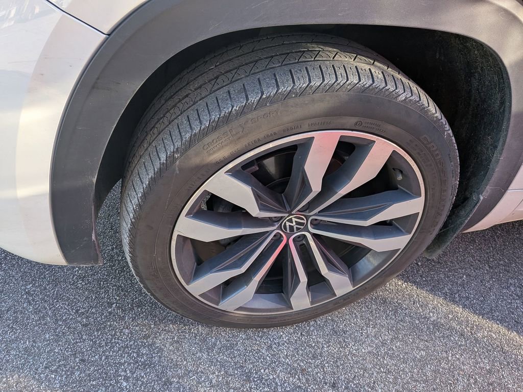 Used 2021 Volkswagen Atlas SEL R-Line image 3